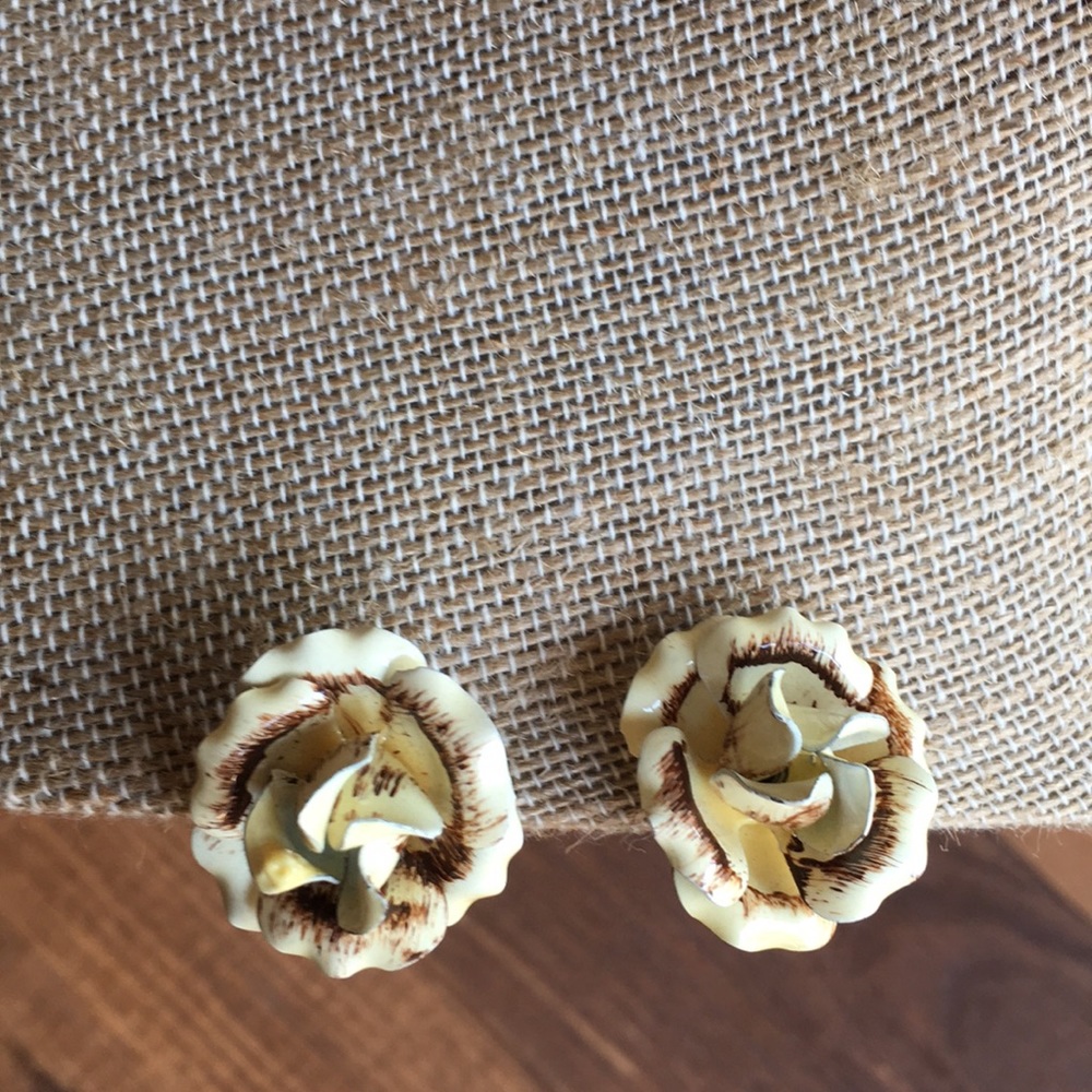 Vintage cream floral clip on earrings